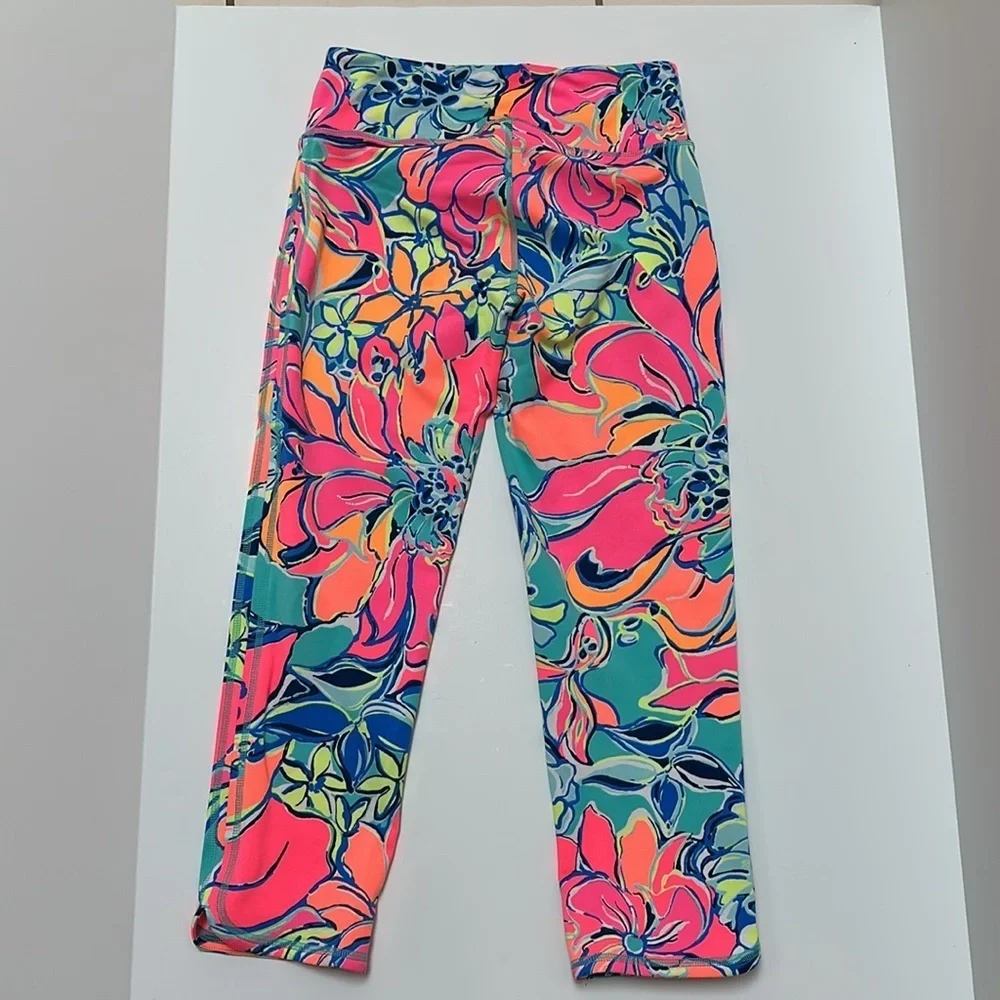 Lilly Pulitzer Luxletic Weekender Crop Leggings vibrant Floral Print EUC Small - Picture 2 of 7
